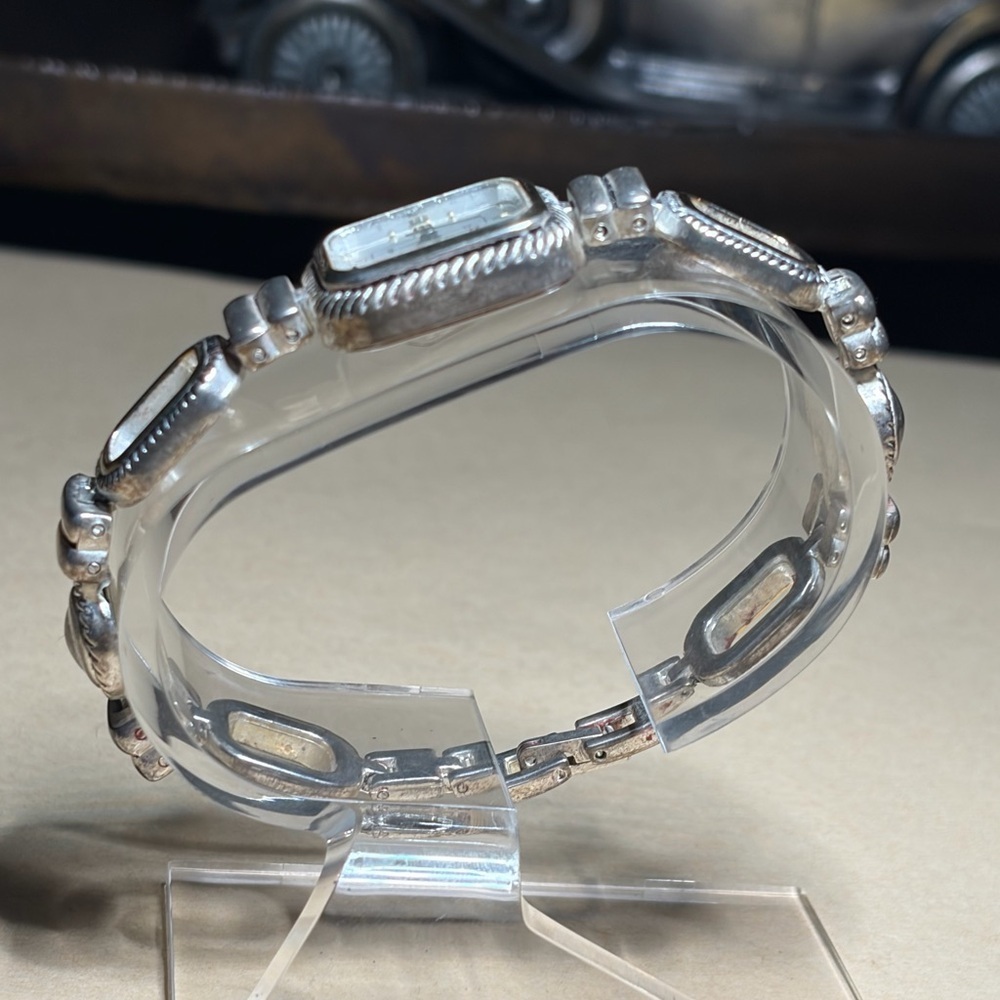 Vintage Geneva Silver and Gold Women's Watch - Picture 4 of 11